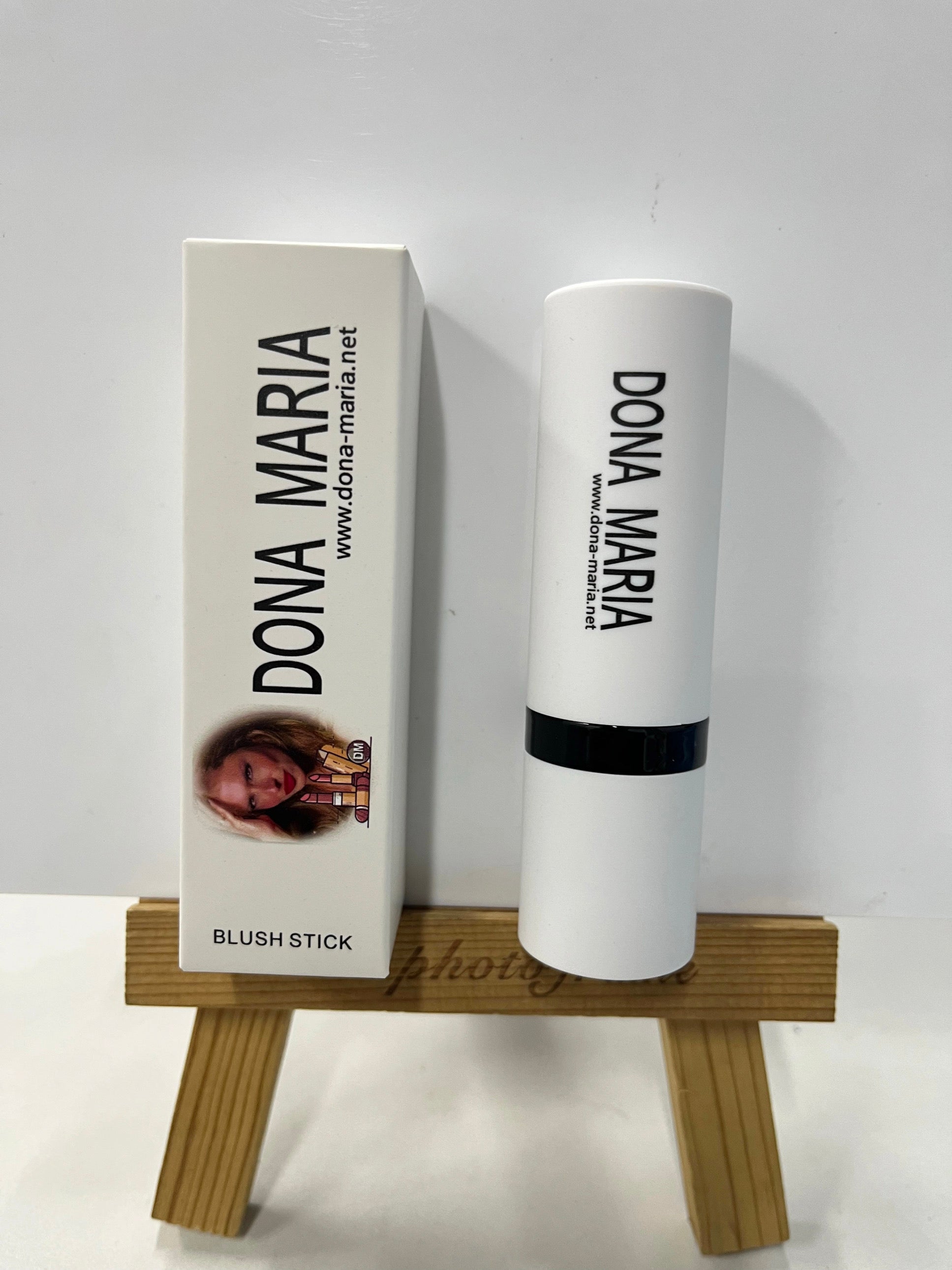 Creamy dual stick foundation with brush